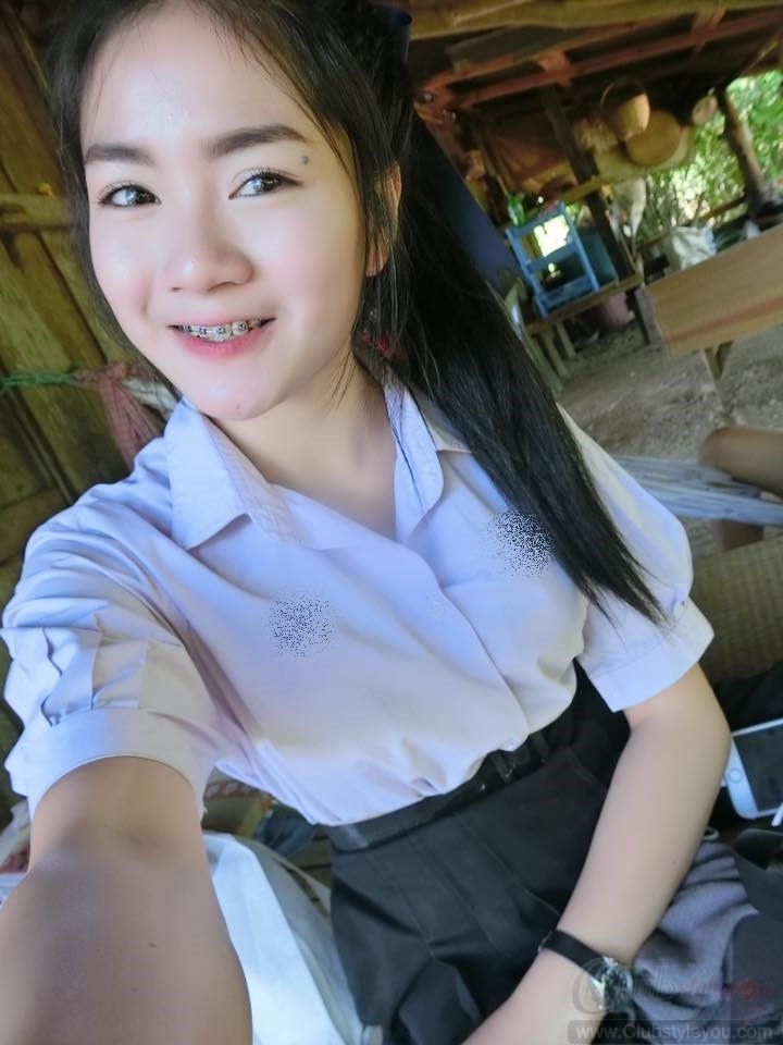 รูปสาวนักเรียนมปลาย