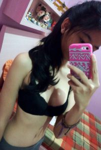 รูปโป๊สาววัยรุ่นน่าเย็ดมากนมอย่างสวย