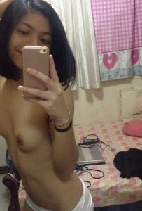 รูปโป๊สาวทางบ้านนมสวยมาก