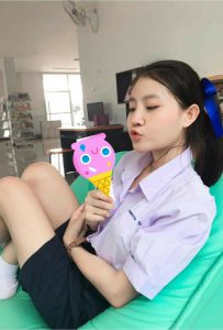 สาวนักเรียนน่ารัก