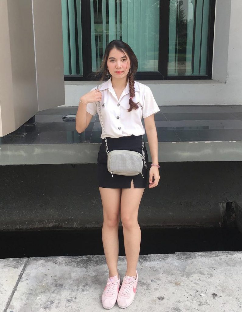 รูปสาวนักศึกษา